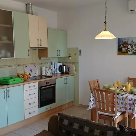 Apartment Mimoza *
